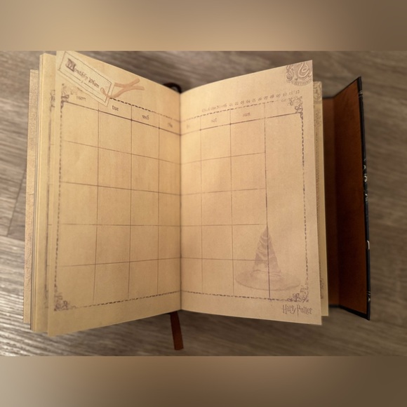 Harry Potter Journal & Monthly Planner Hardcover Ribbon Pagemarker Never Used - Picture 3 of 12